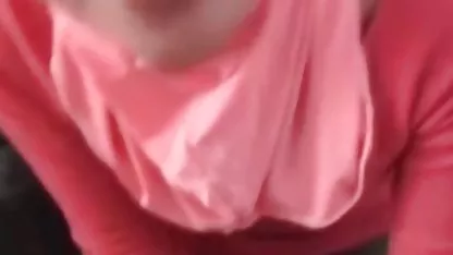 گرد و خاکی Busty در لباس زیر کلیپ سگسی زنانه قرمز